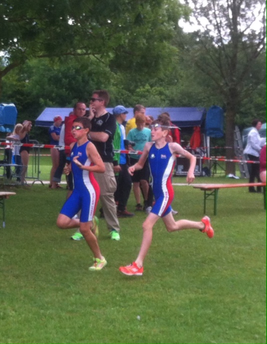 Conner Jelly and Ryan Symington in eth Youths D race